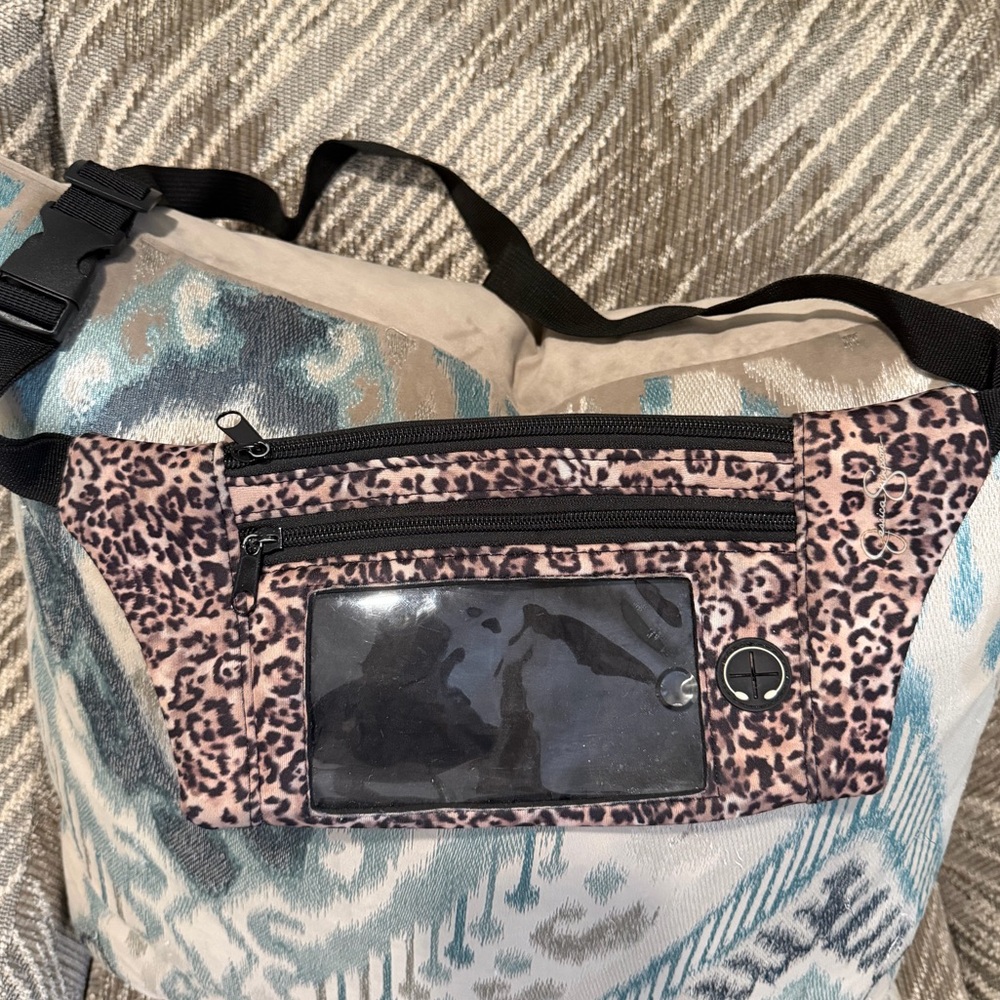 Jessica Simpson 3-pocket Leopard Print Hands-Free Waist Pack (Active Wear)